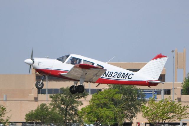 Piper Cherokee (N828MC)