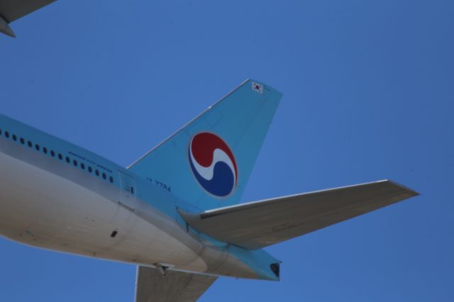 BOEING 777-300ER (HL7784)