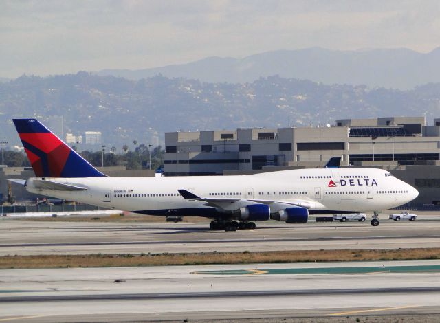 Boeing 747-400 (N668US)