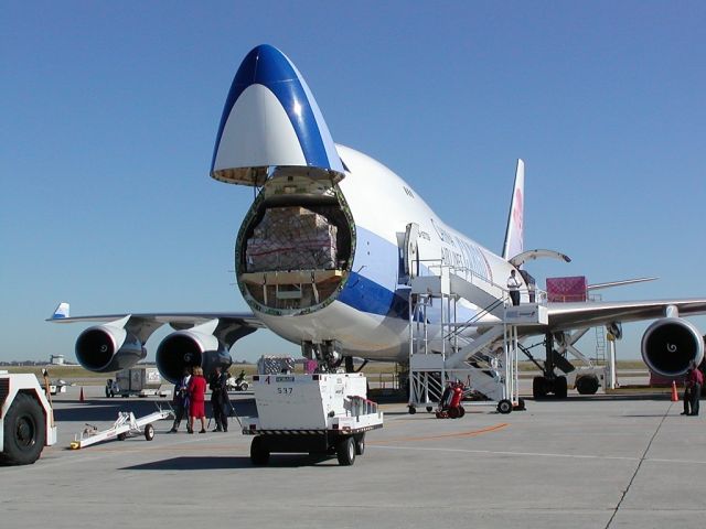 — — - China Airlines Cargo ready to unload at Nashville, TN (KBNA). The news media are standing at the tow bar doing a story on cargo flights into Nashville.