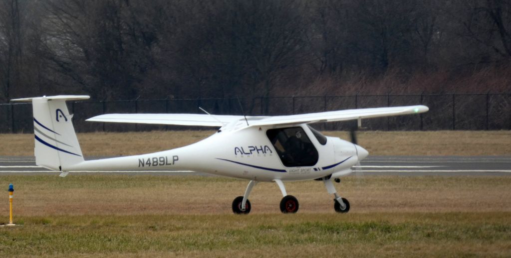 PIPISTREL Alpha Trainer (N489LP) - Taxiing for departure is this 2022 Pipistrel Alpha Trainer in the Winter of 2024.