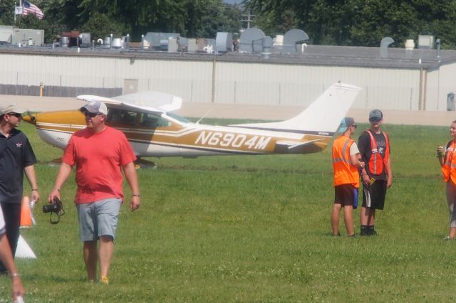 Cessna Skyhawk (N6904M)