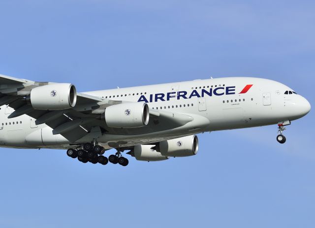 Airbus A380-800 —