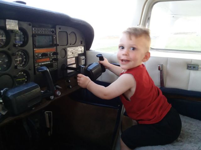 Cessna Skyhawk (N97883) - Future Pilot Flying Right Seat