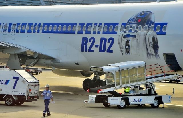 BOEING 767-300 (JA604A) - R2-D2 Detail