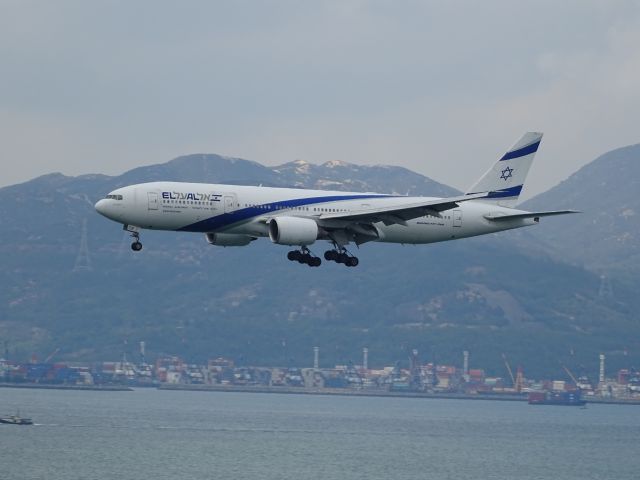 Boeing 777-200 (4X-ECE)