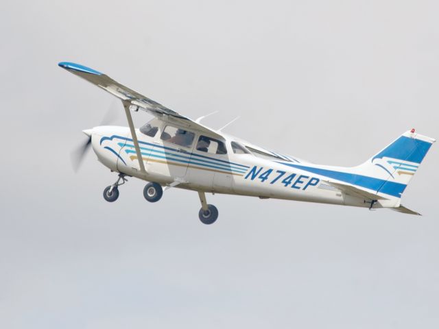 Cessna 152 (N474EP) - Take off runway 26.