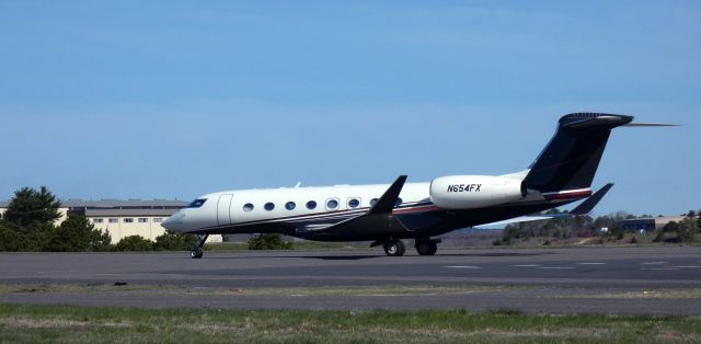 Gulfstream Aerospace Gulfstream G650 (N654FX) - Taxiing to parking is this 2016 Gulfstream 650ER in the Spring of 2024.