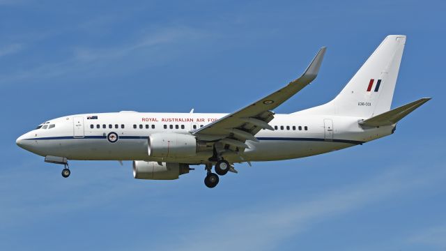 Boeing 737-700 (A36001)