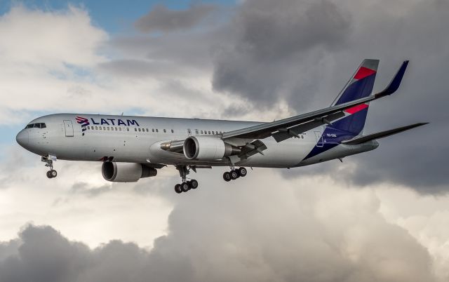 BOEING 767-300 (CC-CXE) - The beginning of many interesting repatriation flights includes this LATAM 763 from Brazil