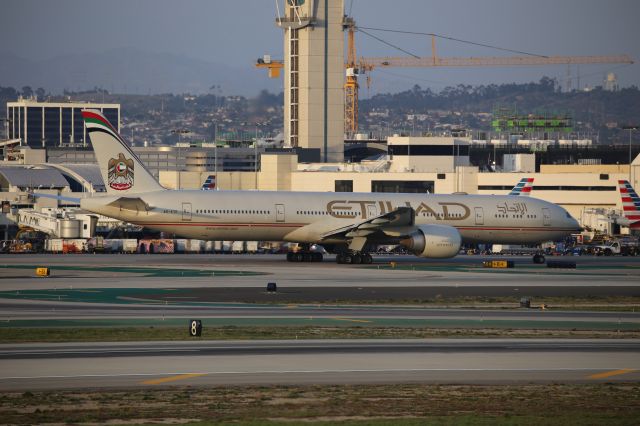 BOEING 777-300ER (A6-ETR)