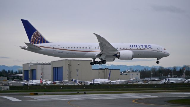 Boeing 787-9 Dreamliner (N27964) - BOE181 on final to Rwy 16R to complete a C3 flight at dusk on 2/16/16. (ln 398 / cn 37813).