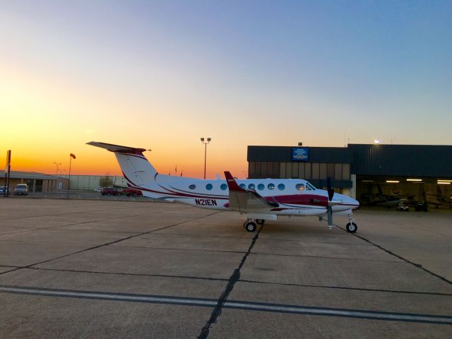 Beechcraft Super King Air 300 (N21EN)