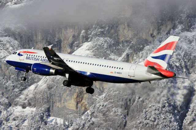Airbus A320 (G-MIDY)
