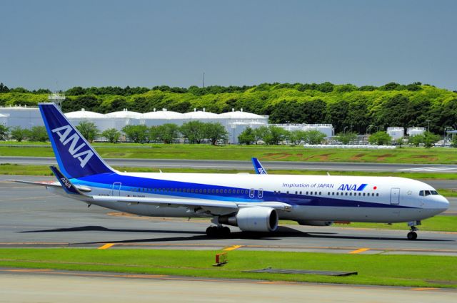 BOEING 767-300 (JA627A) - 2014 - Taxi to TO