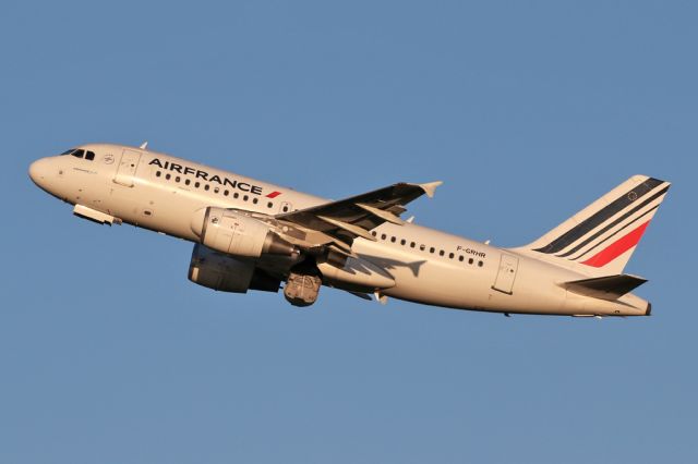 Airbus A319 (F-GRHR) - AFR1669 departing to Paris CDG.