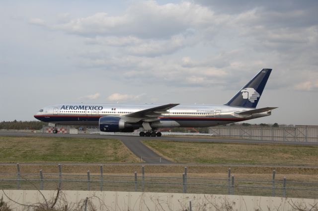 Boeing 777-200 (N745AM) - Taxi at Narita Intl Airport on 2008/3/29