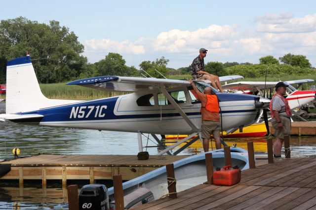 Cessna Skywagon 180 (N571C)