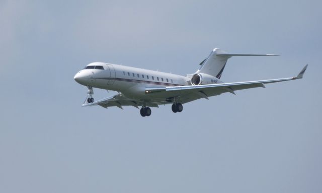 Bombardier Global 5000 (N114QS) - On final is this Bombardier Global 5000 in the Summer of 2018.