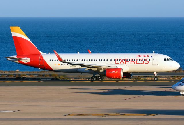 Airbus A320 (EC-LYM)