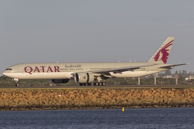 BOEING 777-300ER (A7-BAO)