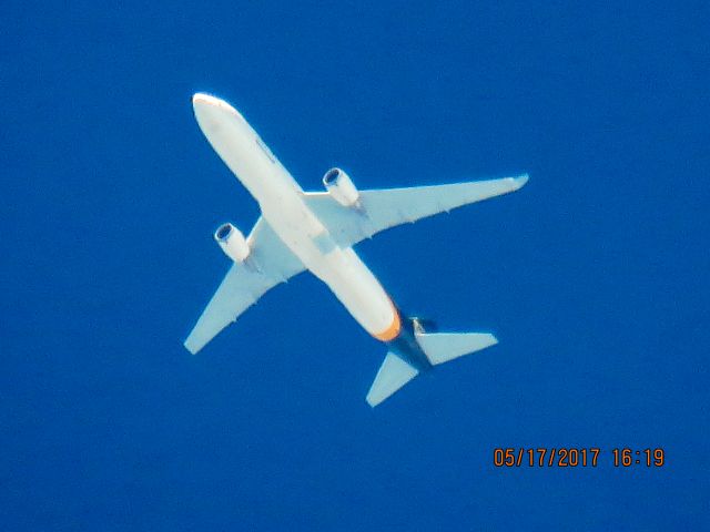 BOEING 767-300 (N323UP)