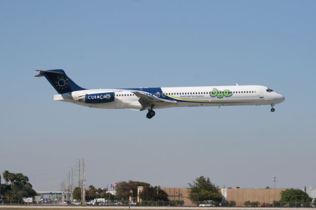 McDonnell Douglas MD-83 (N120MN)