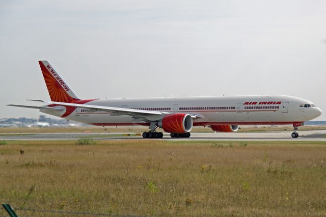BOEING 777-300 (VT-ALO)