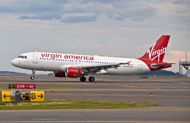 Airbus A320 (N836VA) - Spruce Moose landing 04L - VFR 