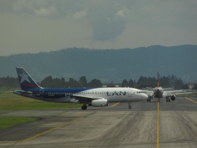Airbus A320 (CC-CQN)