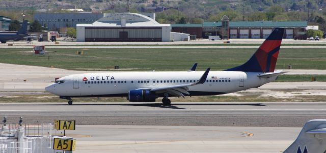 Boeing 737-800 (N386DA)