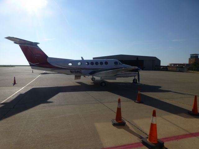 Beechcraft Super King Air 300 (N19MC)