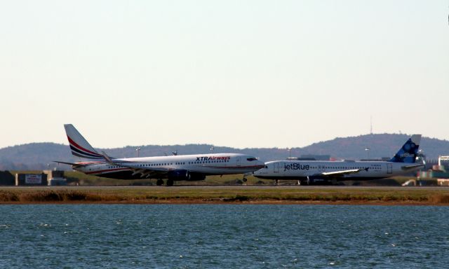 Boeing 737-800 (N625XA)