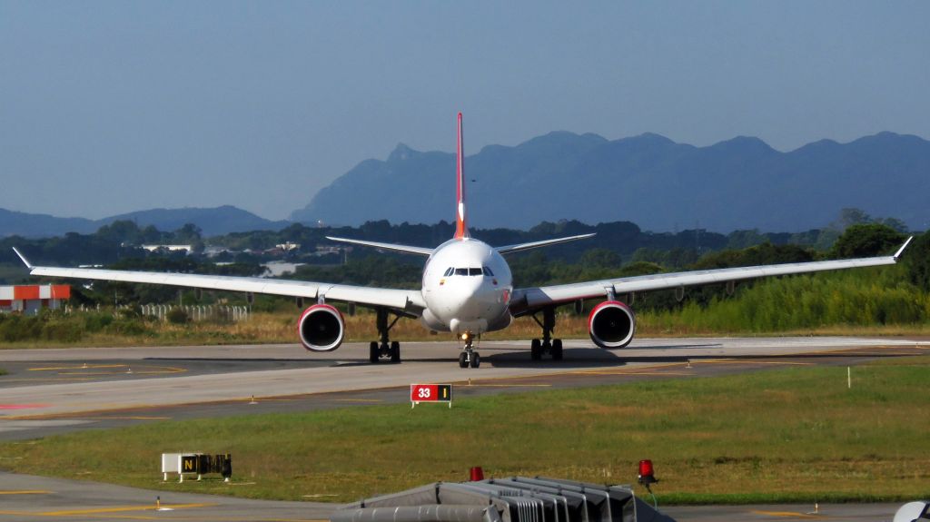 Airbus A330-300 (N332QT)