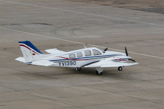 Beechcraft Baron (58) (ASH1390)