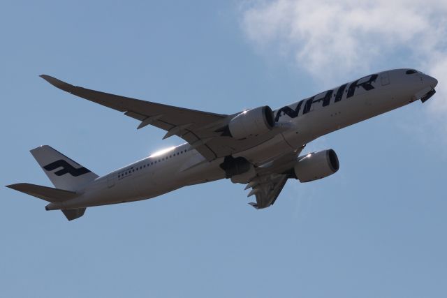 Airbus A350-900 (OH-LWK) - Airborne off rwy 27L on 25-Aug-18 operating flight FIN1332 to EFHK.