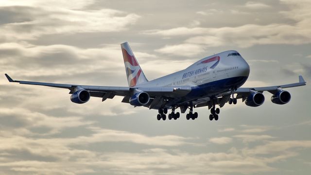 Boeing 747-200 — - Atterrissage à Londres Heathrow