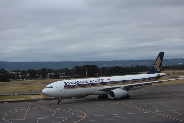 Airbus A330-300 (9V-STB) - Singapore Airlines A333 9V-STB taxiing to the terminal at Adelaide.