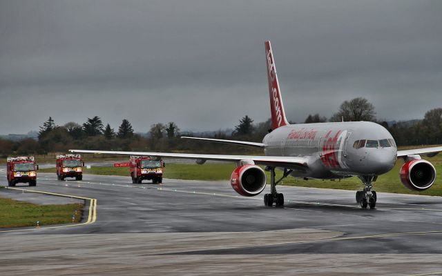 Boeing 757-200 (G-LSAH) - jet2.com b757-2 g-lsah makes a medical diersion to shannon yesterday 23/1/15 while enroute from leeds to tenerife 24/1/15.