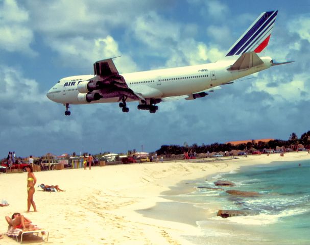 BOEING 747-100 (F-BPVL) - Near landing at St. Maarten 7-10-1992