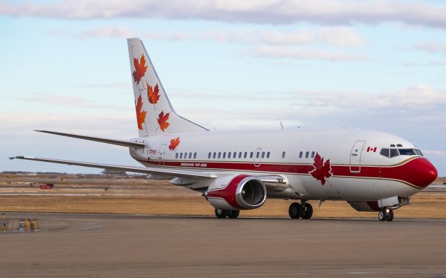 Boeing 737-500 (C-FPHS)