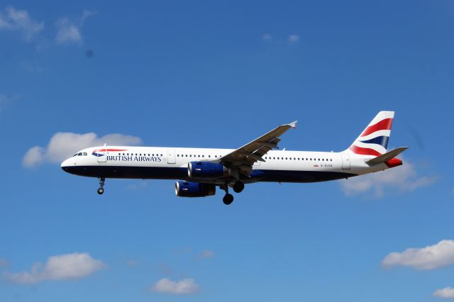 Airbus A321 (G-EUXH) - British Airways (BA) G-EUXH A321-231 [cn2363]br /London Heathrow (LHR). British Airways flight BA577 arriving from Milan Linate (LIN).br /Taken from Myrtle Avenue 'Gardens'. Hatton Cross (end of 27L runway)br /br /2018 08 02br /a rel=nofollow href=http://alphayankee.smugmug.com/Airlines-and-Airliners-Portfolio/Airlines/EuropeanAirlines/British-Airways-BAhttps://alphayankee.smugmug.com/Airlines-and-Airliners-Portfolio/Airlines/EuropeanAirlines/British-Airways-BA/a