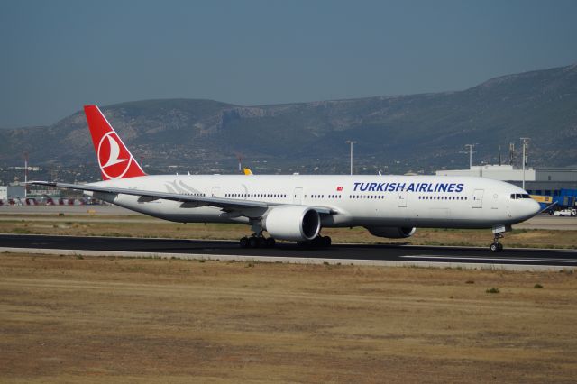 BOEING 777-300 (TC-JJS) - Turkish triple7. V1 Rotate