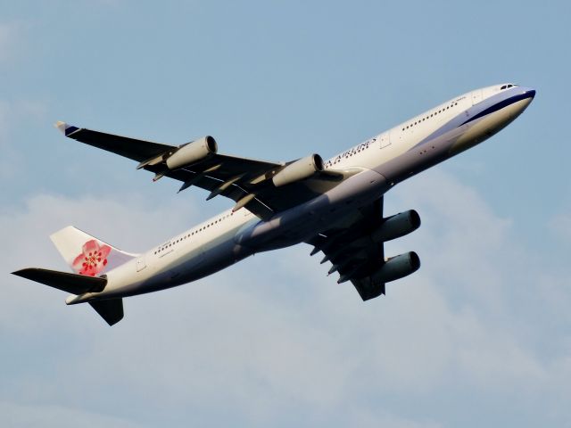 Airbus A340-300 (B-18805)