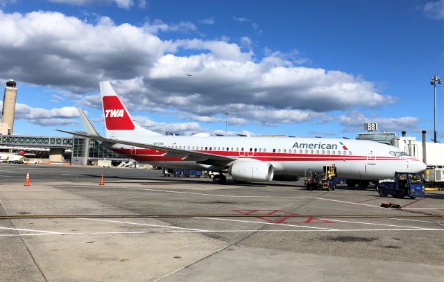 Boeing 737-800 (N915NN) - TWA Special retro livery - Classic