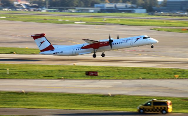 de Havilland Dash 8-100 (OE-LGL)