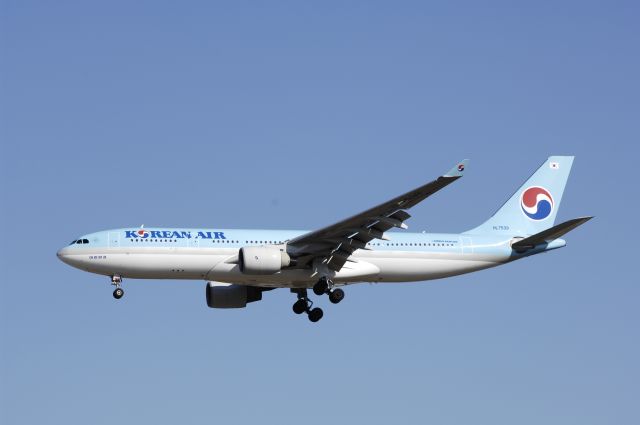Airbus A330-200 (HL7539) - Final Approach to NRT Airport Runway 34L on 2011/12/31