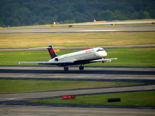 McDonnell Douglas MD-88 (N981DL)