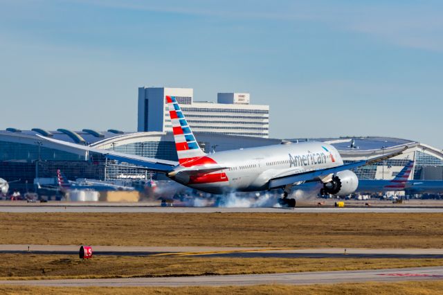 Boeing 787-8 (N800AN) - American Airlines 787-8 landing at DFW on 12/27/22. Taken with a Canon R7 and Tamron 70-200 G2 lens.