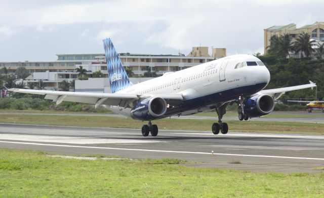 Airbus A320 (N504JB)